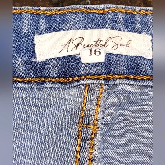 Sz 16 A BEAUTIFUL SOUL Distressed Mediumwash Ankle Jeans - Picture 5 of 5